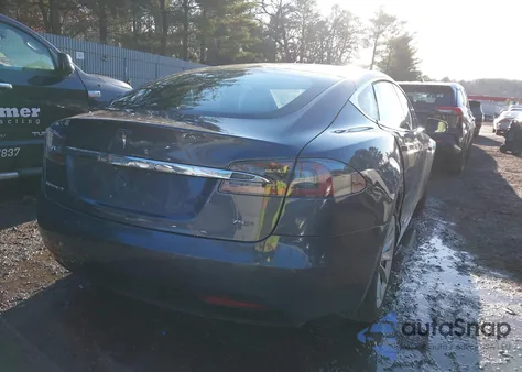 2016 Tesla Model S 60D/70D/75D/85D/90D z USA, uszkodzony, nr VIN 5YJSA1E24GF174235